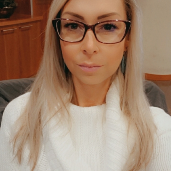 Meet your Posher, Michaela - Picture 2 of 3